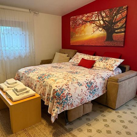 B&B Villa Mirella Casnate Con Bernate Екстериор снимка