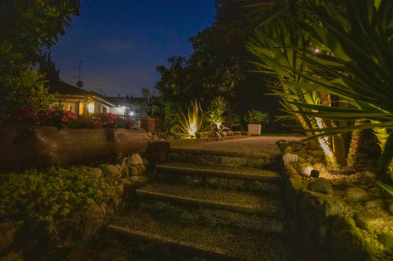 B&B Villa Mirella Casnate Con Bernate Екстериор снимка