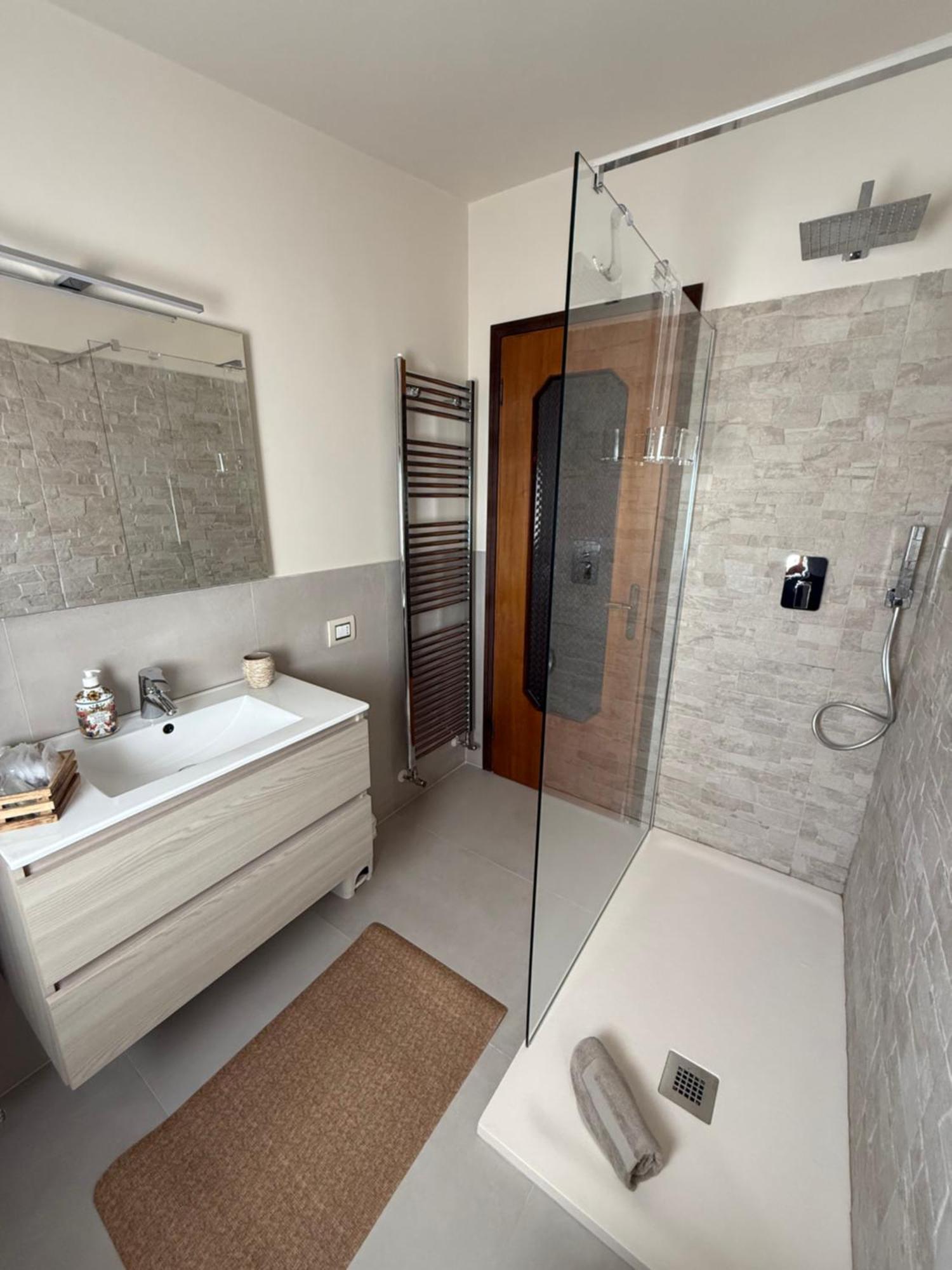 B&B Villa Mirella Casnate Con Bernate Екстериор снимка