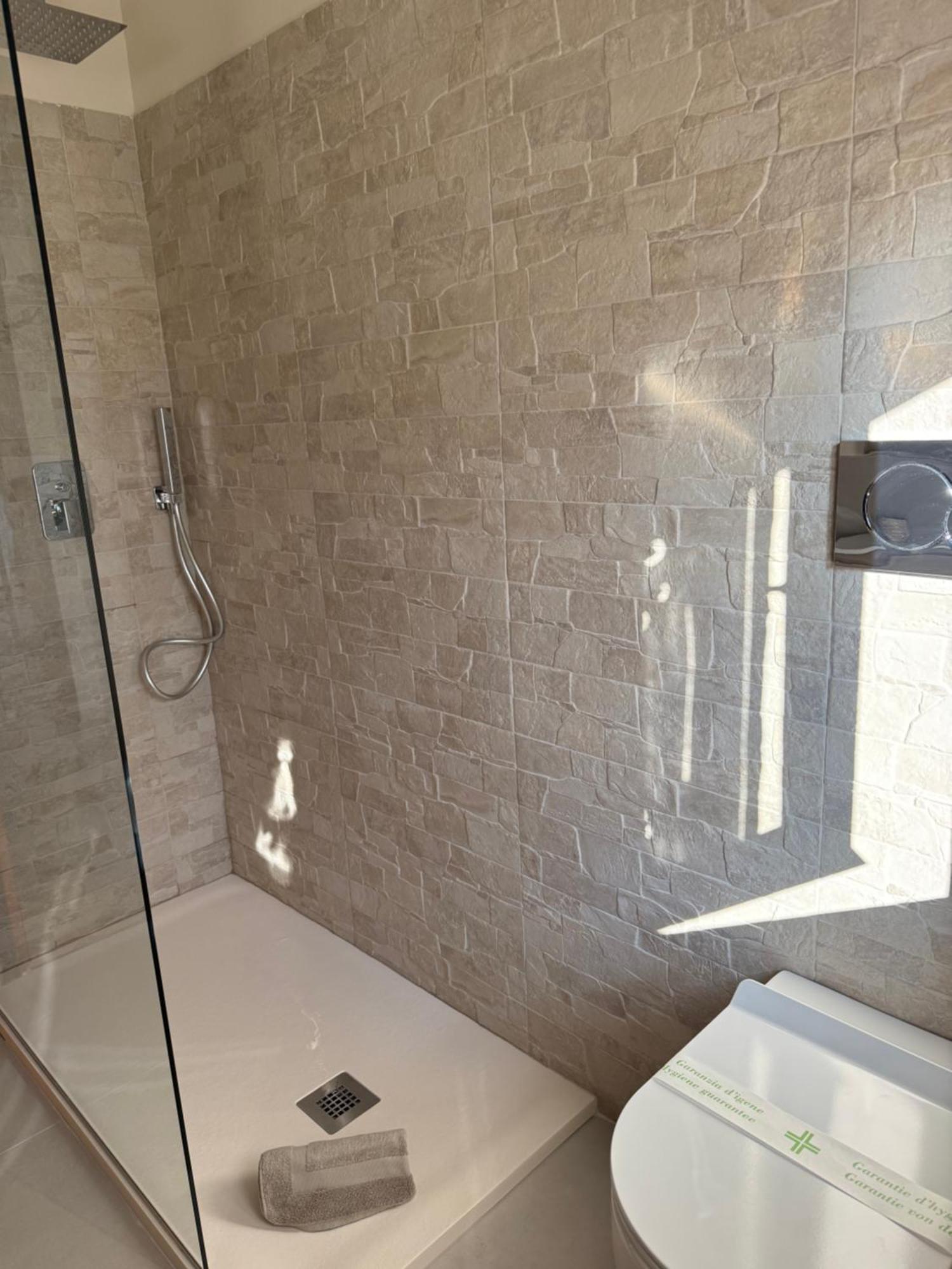 B&B Villa Mirella Casnate Con Bernate Екстериор снимка