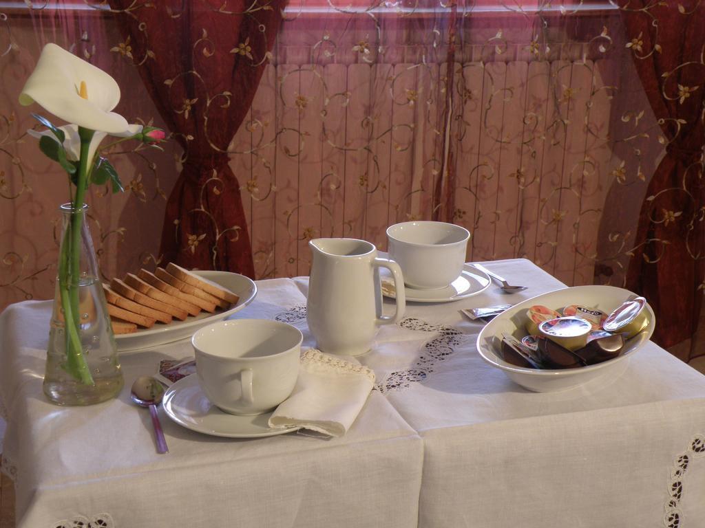 B&B Villa Mirella Casnate Con Bernate Екстериор снимка