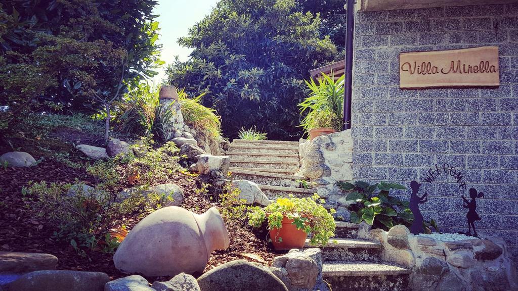B&B Villa Mirella Casnate Con Bernate Екстериор снимка