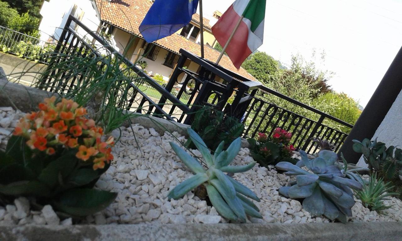 B&B Villa Mirella Casnate Con Bernate Екстериор снимка