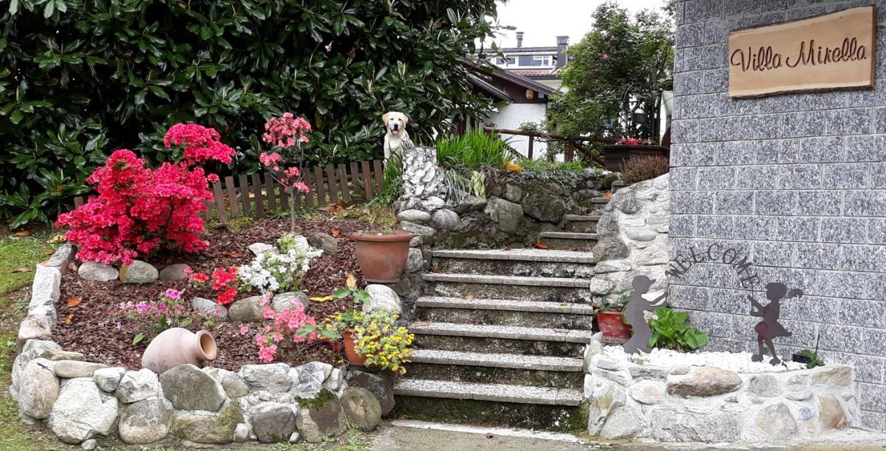 B&B Villa Mirella Casnate Con Bernate Екстериор снимка